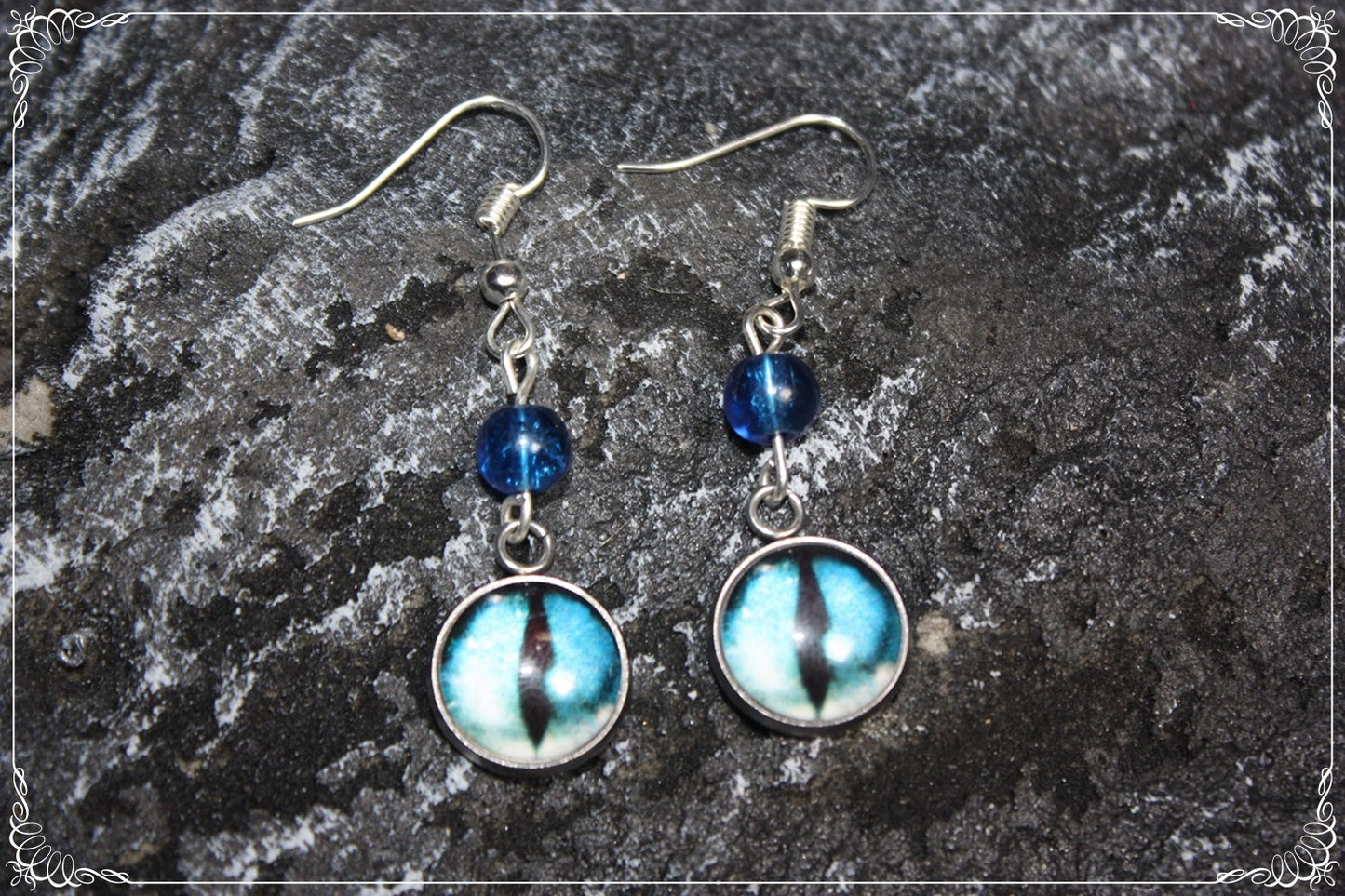 Boucles d'oreilles "Oeil de dragon et perles - Bleu"