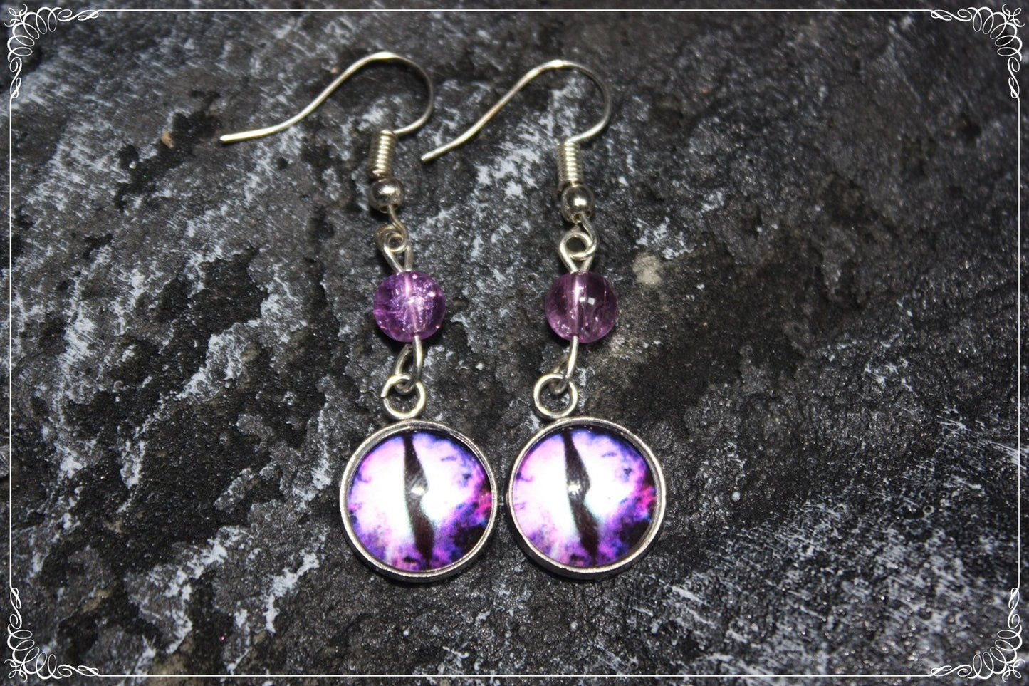 Boucles d'oreilles "Oeil de dragon et perles - Rose violet "