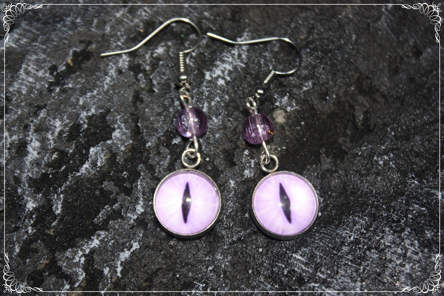 Boucles d'oreilles "Oeil de dragon et perles - Rose violet "