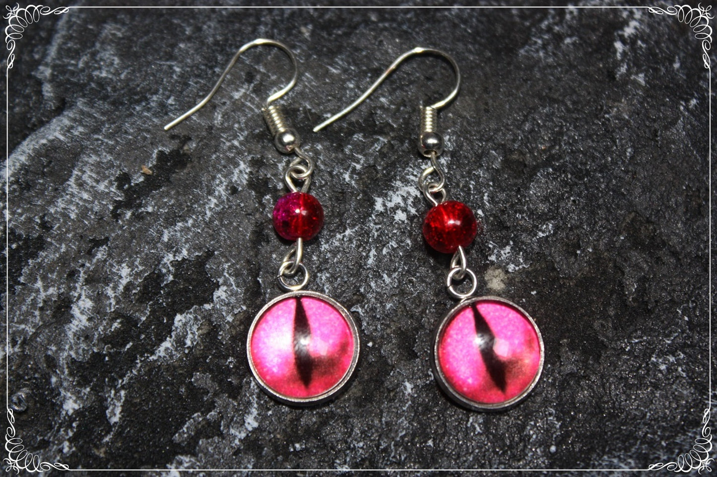 Boucles d'oreilles "Oeil de dragon et perles - Rose violet "