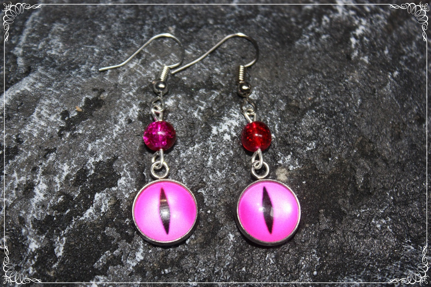 Boucles d'oreilles "Oeil de dragon et perles - Rose violet "