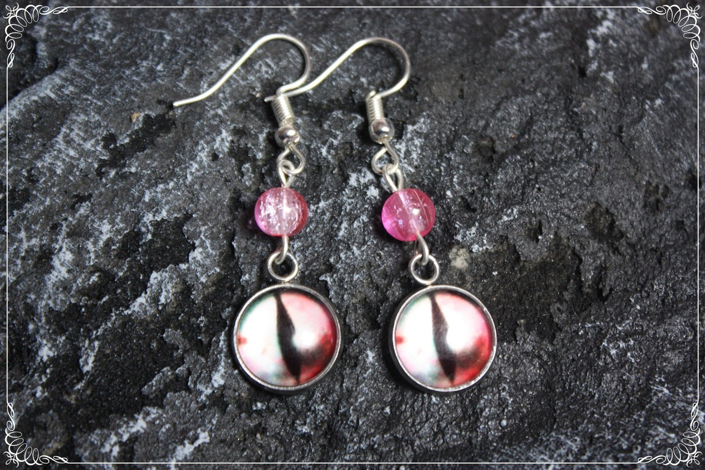 Boucles d'oreilles "Oeil de dragon et perles - Rose violet "