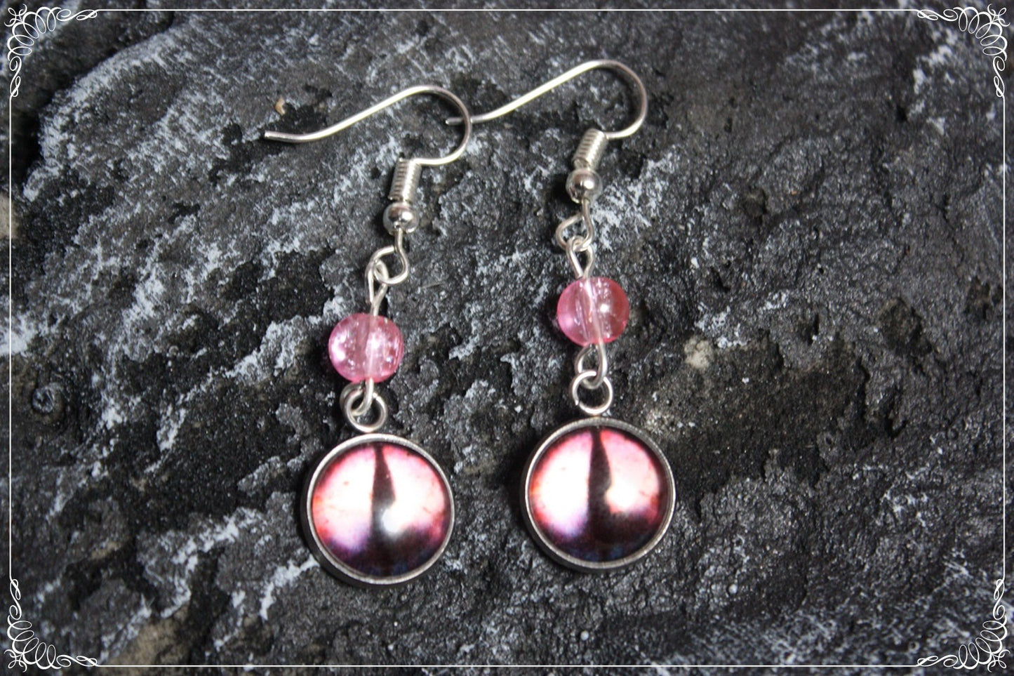 Boucles d'oreilles "Oeil de dragon et perles - Rose violet "