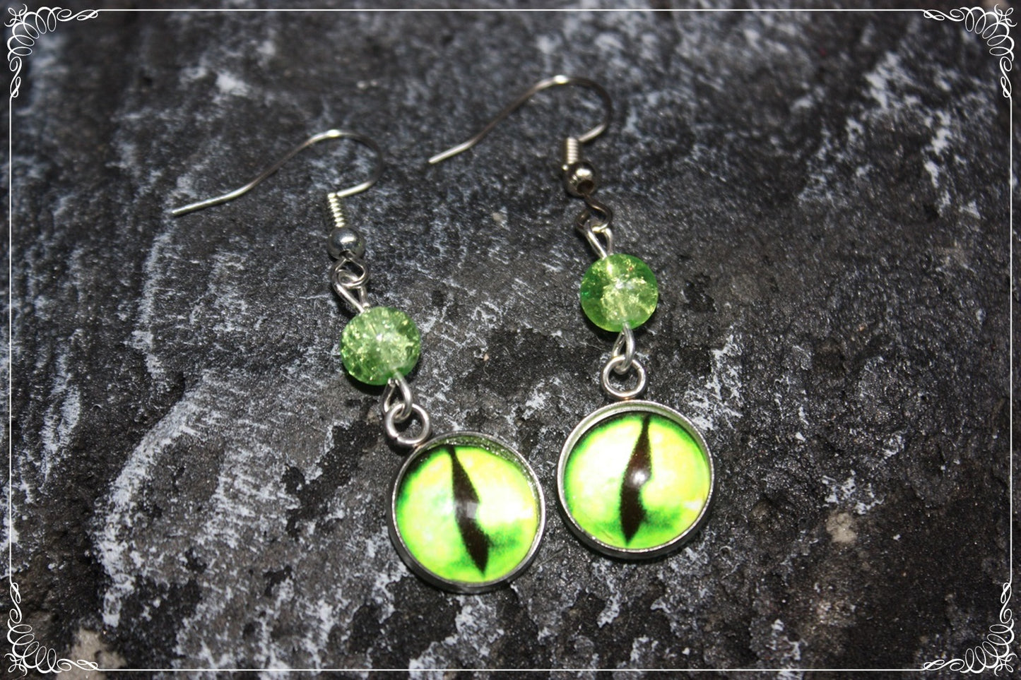 Boucles d'oreilles "Oeil de dragon et perles - Vert "