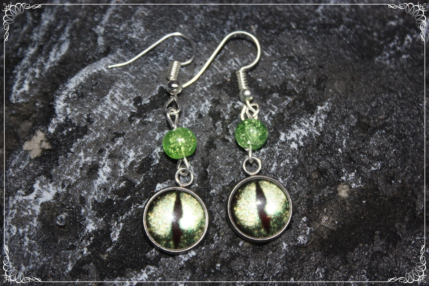 Boucles d'oreilles "Oeil de dragon et perles - Vert "