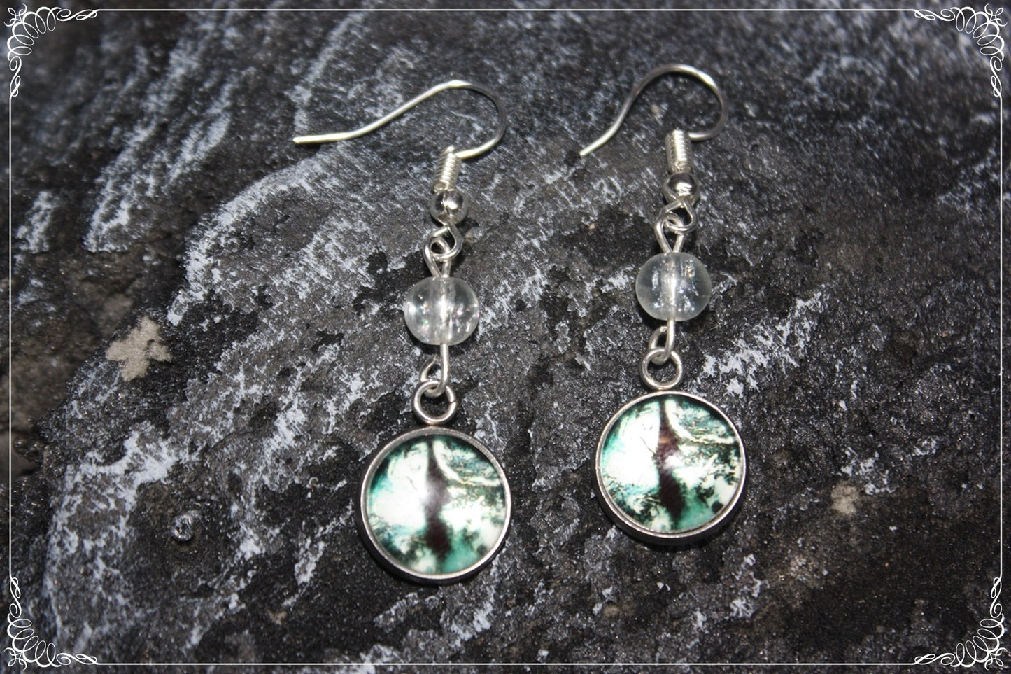 Boucles d'oreilles "Oeil de dragon et perles - Vert "