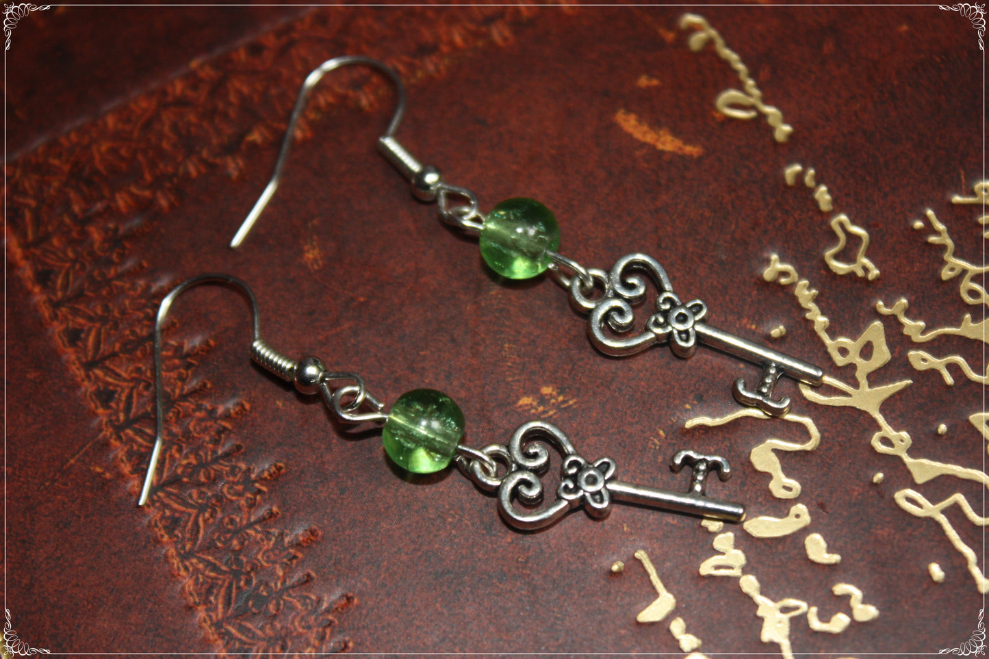 Boucles d'oreilles pendantes argentées "clés et perles"