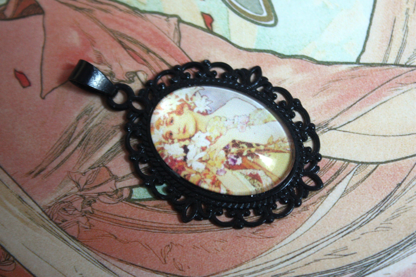 Petits Pendentifs "Mucha - Art Nouveau - Noir"