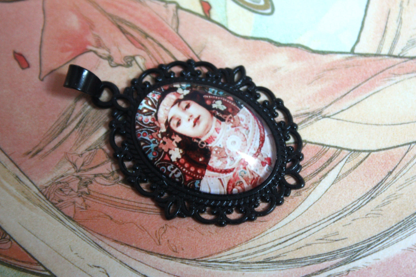 Petits Pendentifs "Mucha - Art Nouveau - Noir"