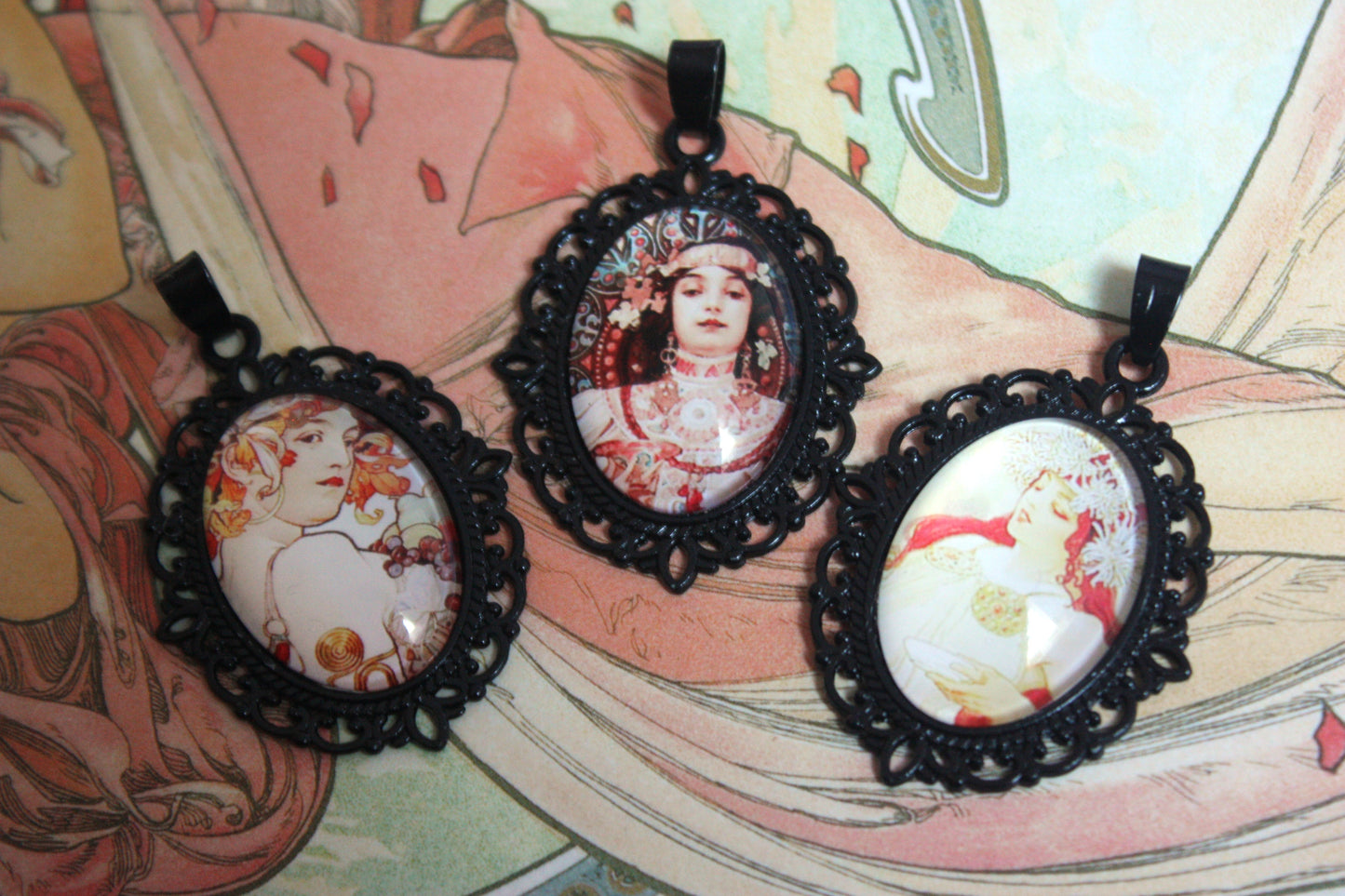 Petits Pendentifs "Mucha - Art Nouveau - Noir"