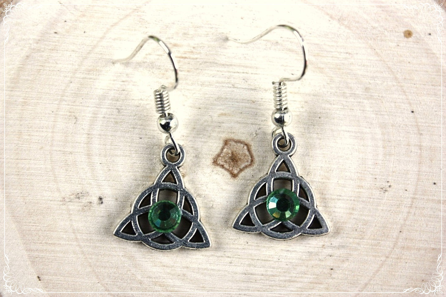 Boucles d'oreilles celtiques "Triquetras cerclés"