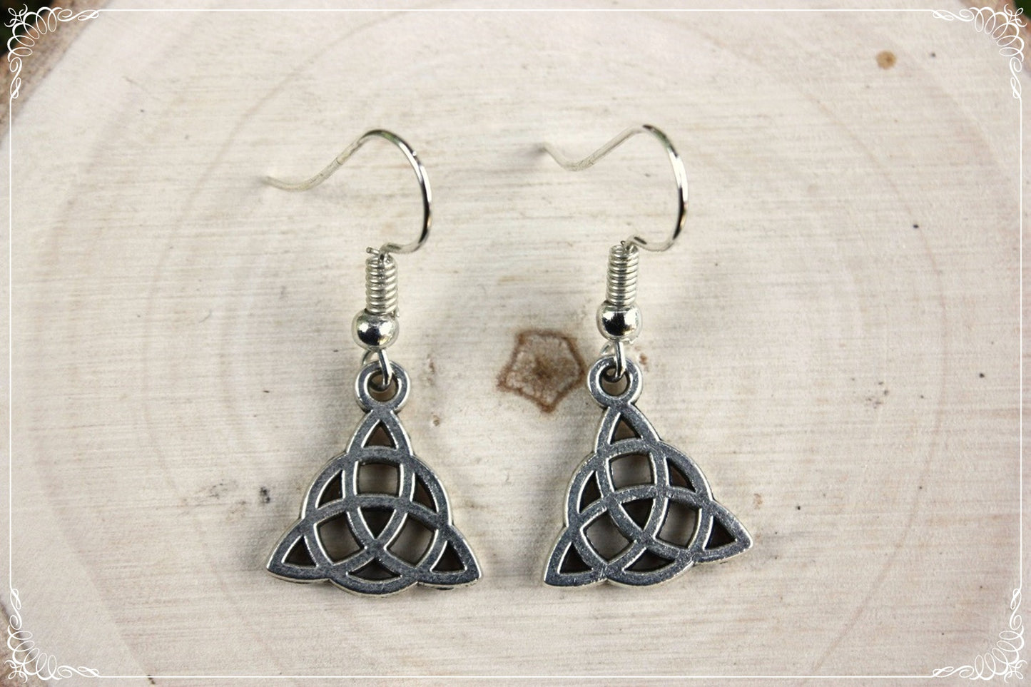 Boucles d'oreilles celtiques "Triquetras cerclés"