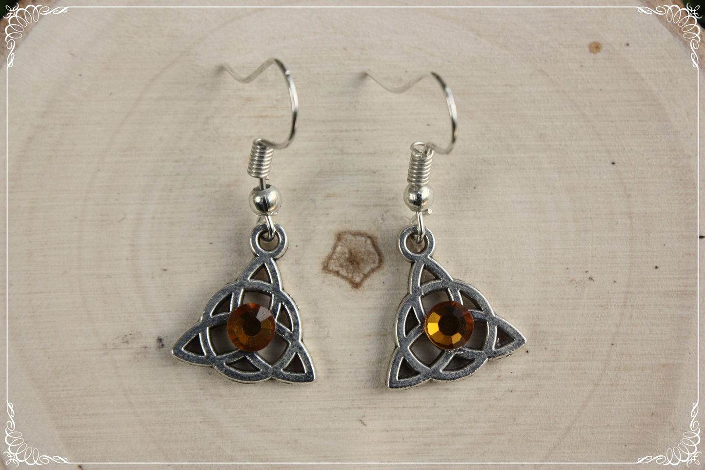 Boucles d'oreilles celtiques "Triquetras cerclés"