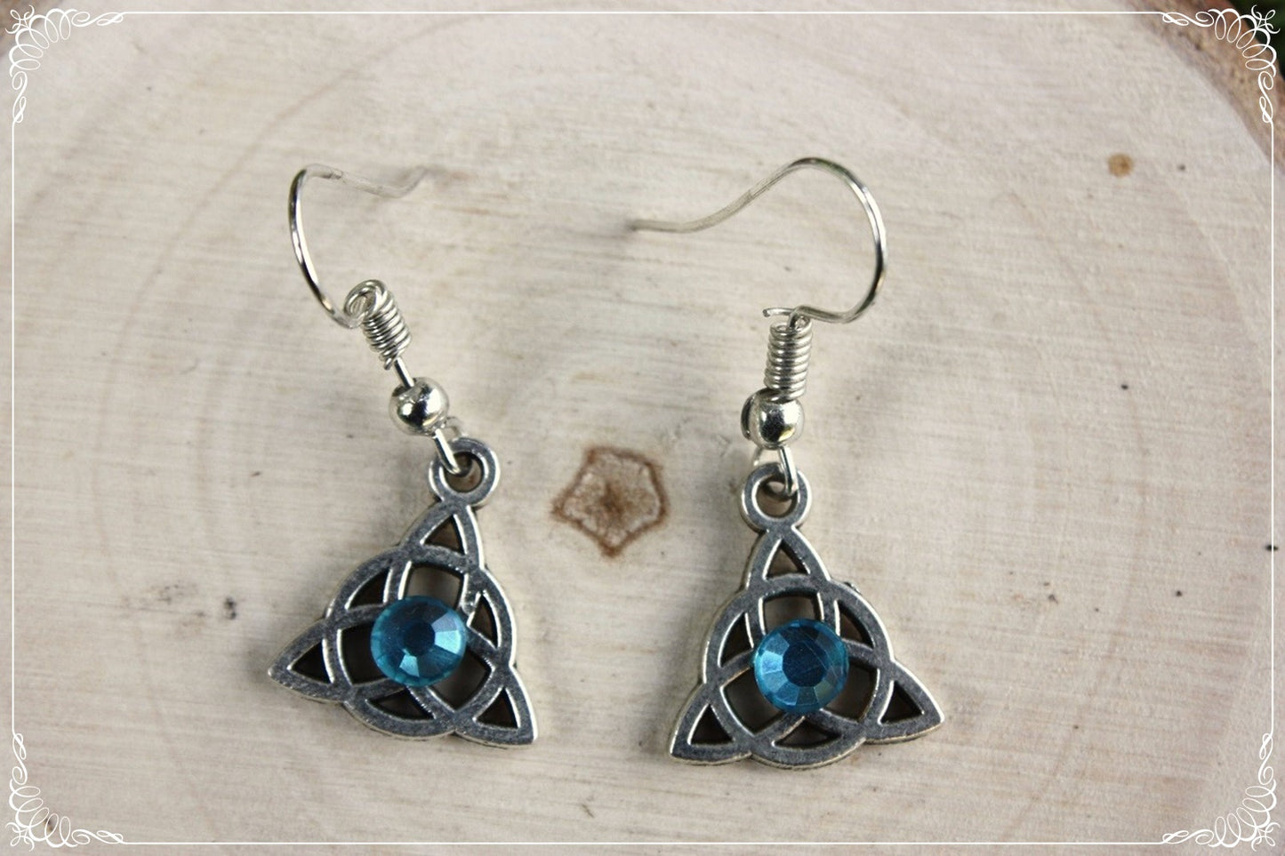 Boucles d'oreilles celtiques "Triquetras cerclés"