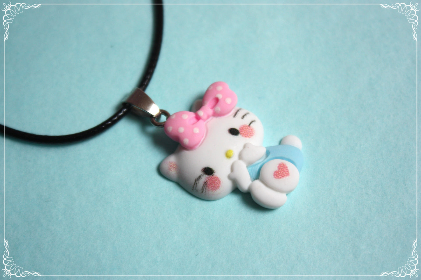 Pendentifs style "Hello Kitty"