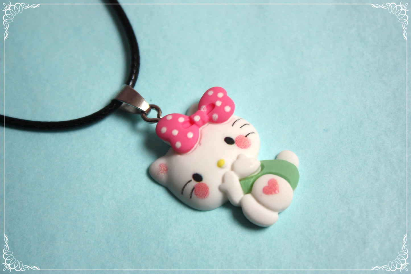 Pendentifs style "Hello Kitty"