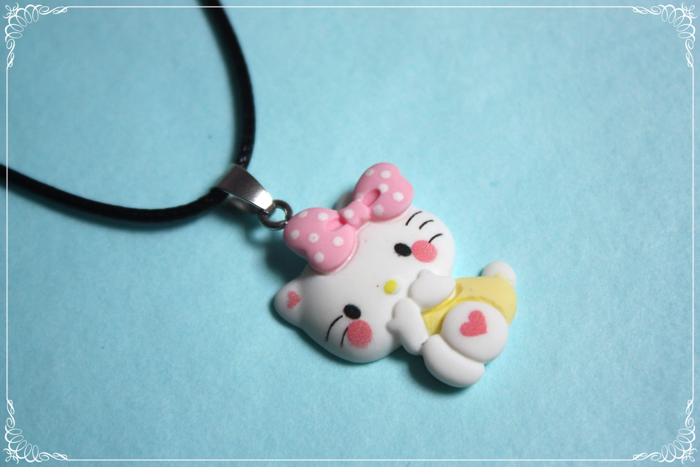 Pendentifs style "Hello Kitty"