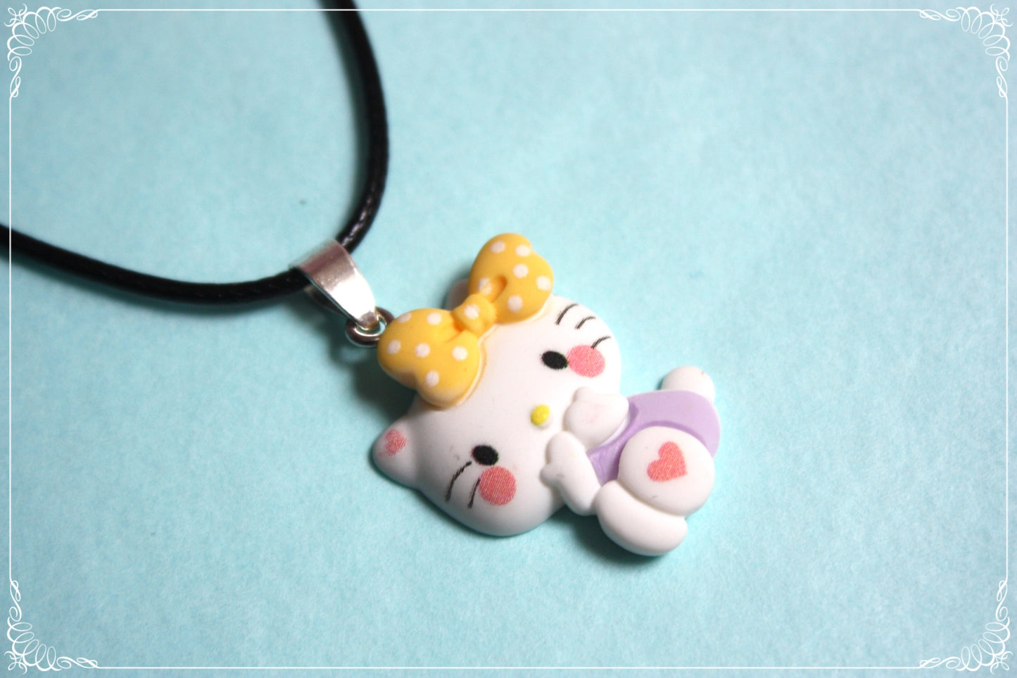 Pendentifs style "Hello Kitty"