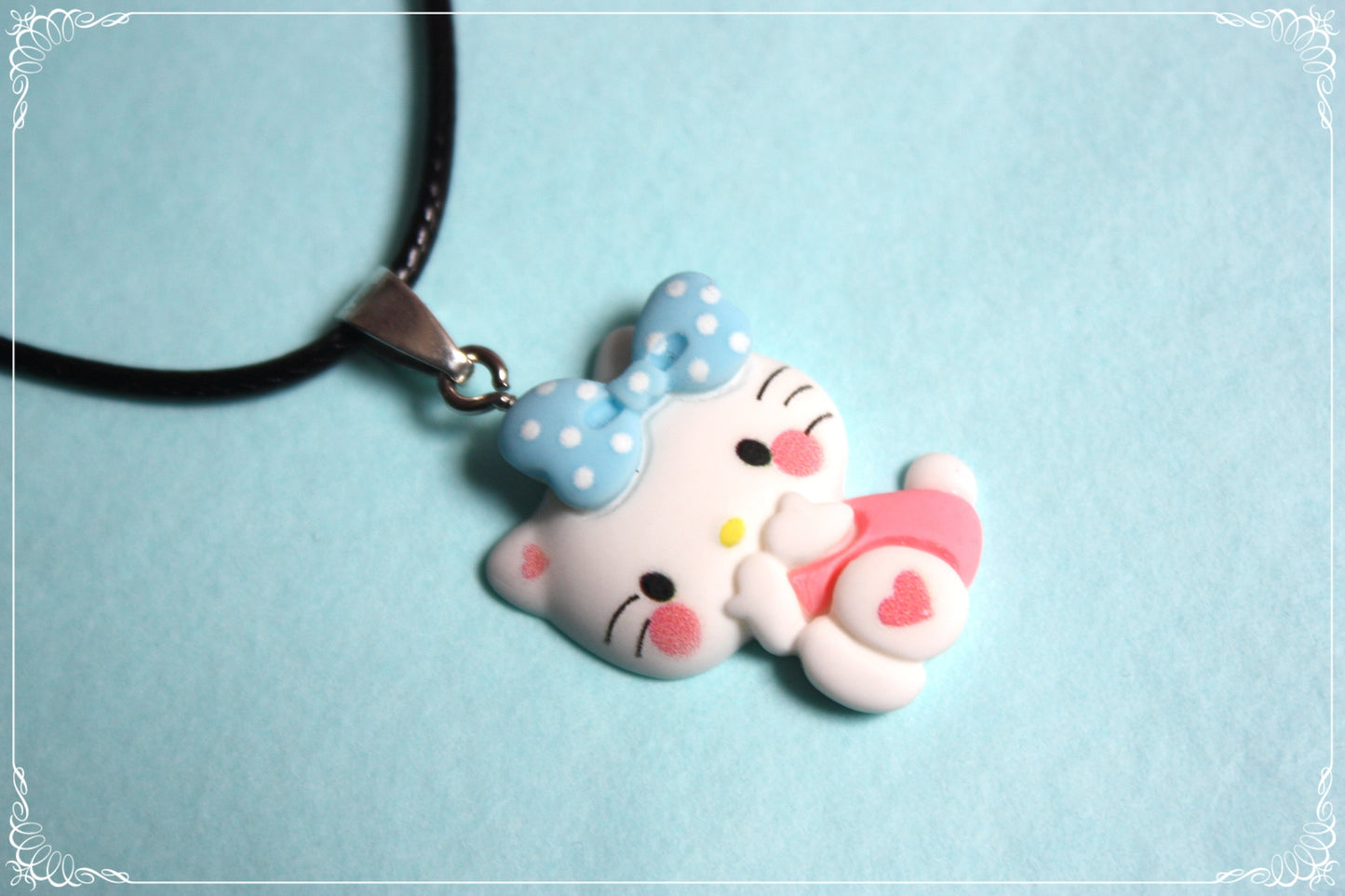 Pendentifs style "Hello Kitty"