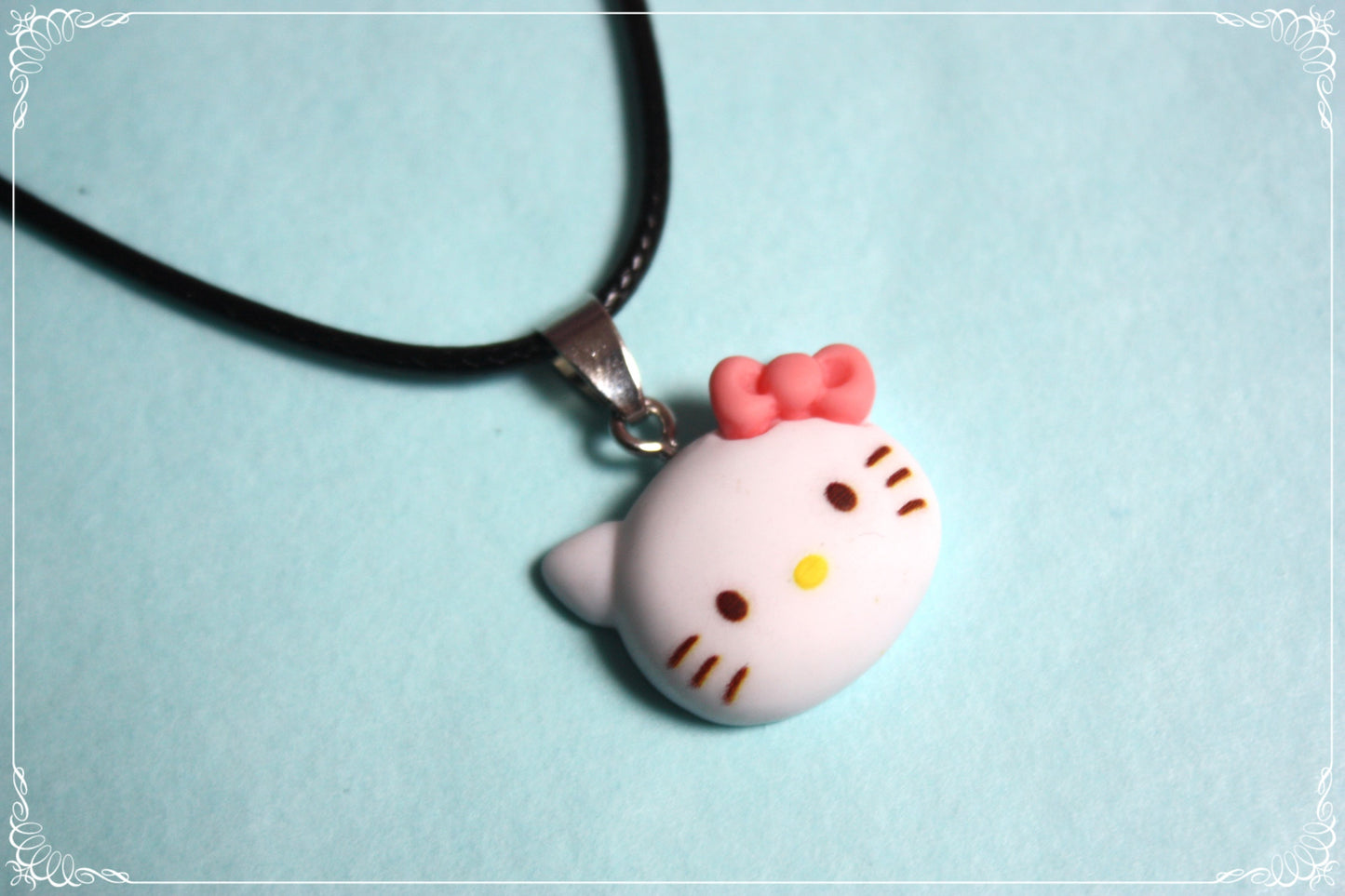 Pendentifs style "Hello Kitty"