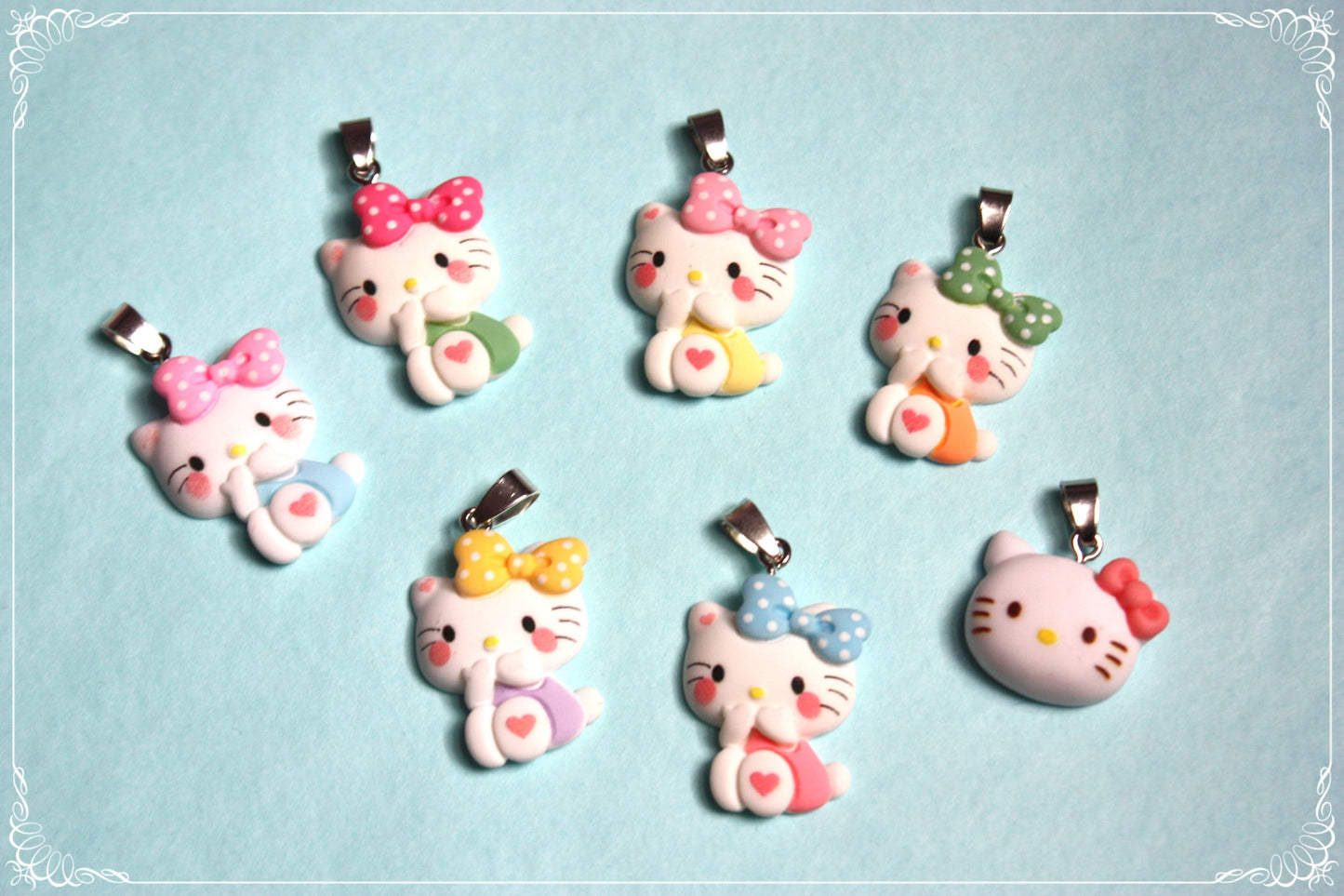 Pendentifs style "Hello Kitty"