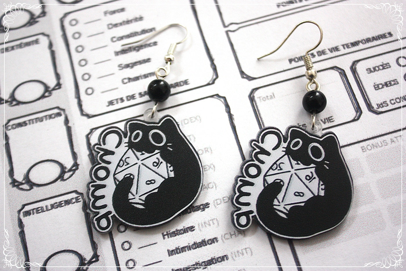 Boucles d'oreilles chats et dés jeux de rôle