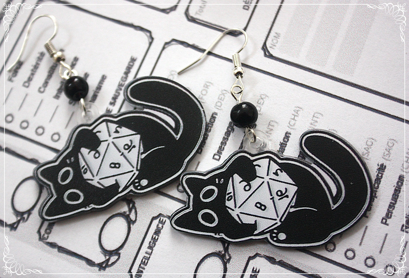 Boucles d'oreilles chats et dés jeux de rôle