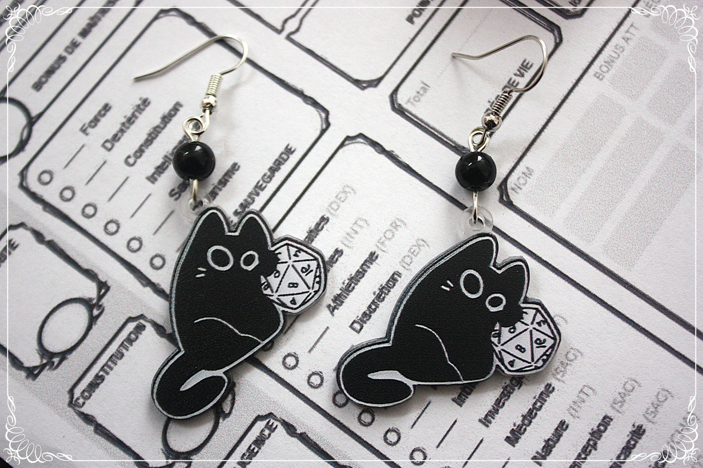 Boucles d'oreilles chats et dés jeux de rôle