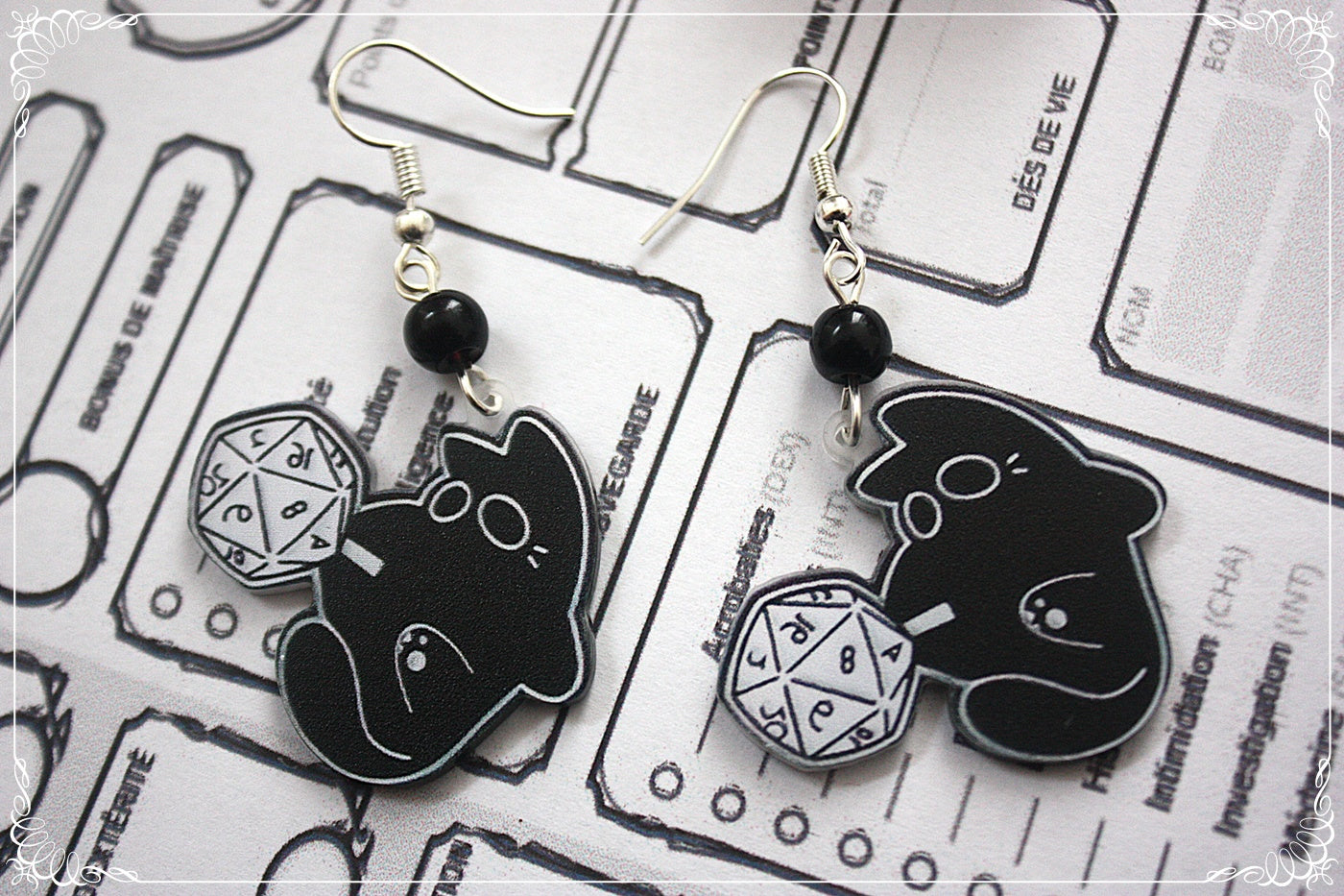 Boucles d'oreilles chats et dés jeux de rôle