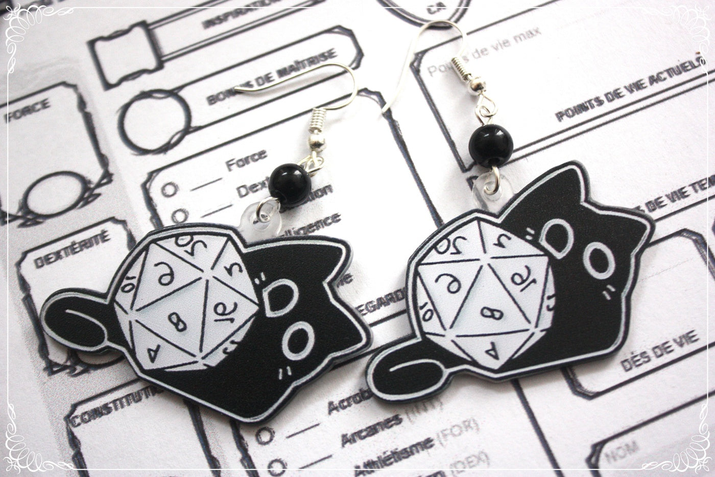 Boucles d'oreilles chats et dés jeux de rôle