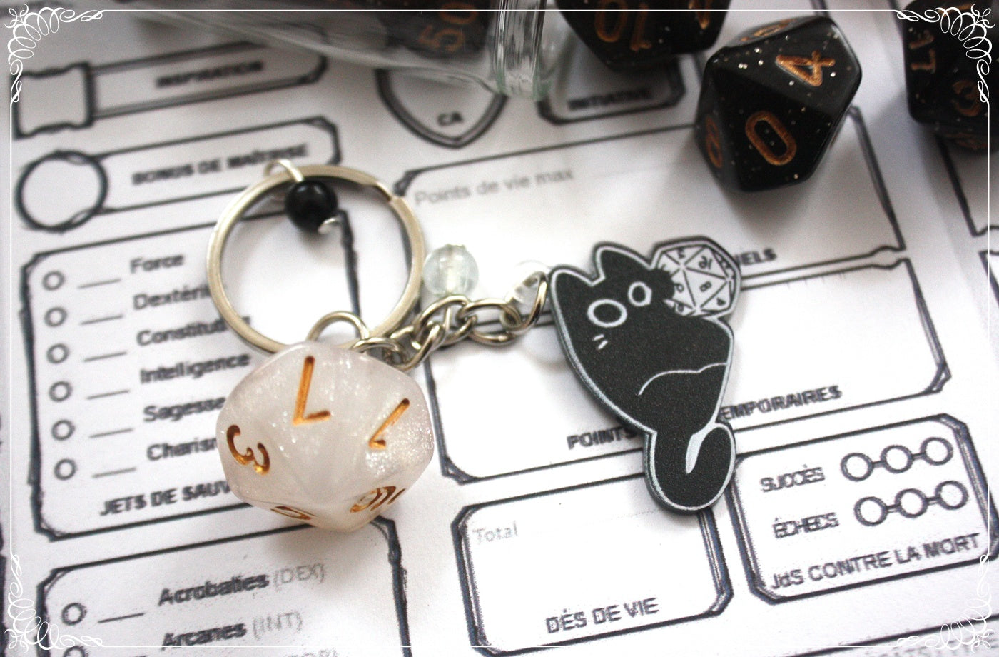 Porte-clés chats et dés jeux de rôle
