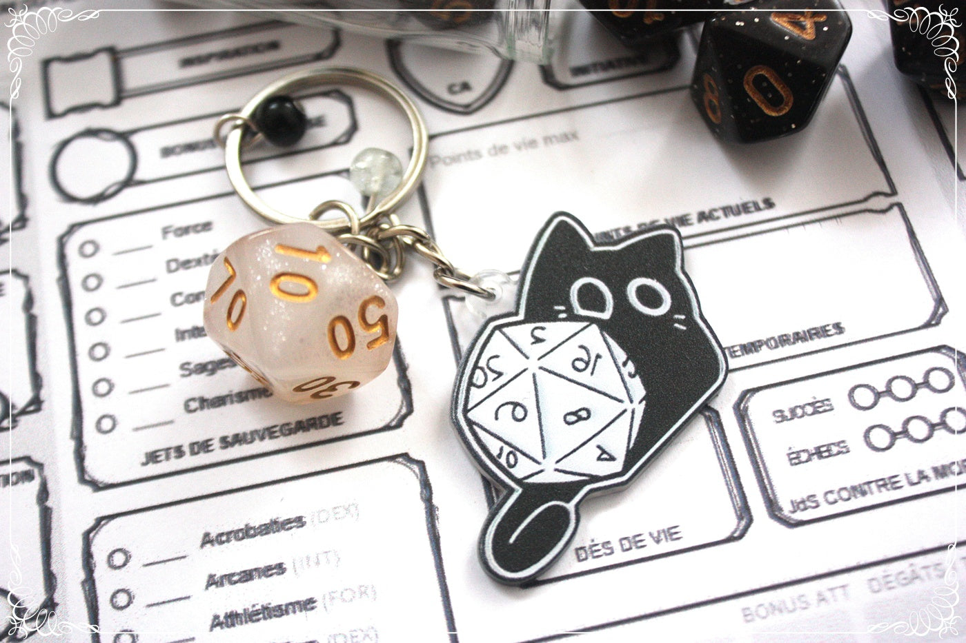 Porte-clés chats et dés jeux de rôle