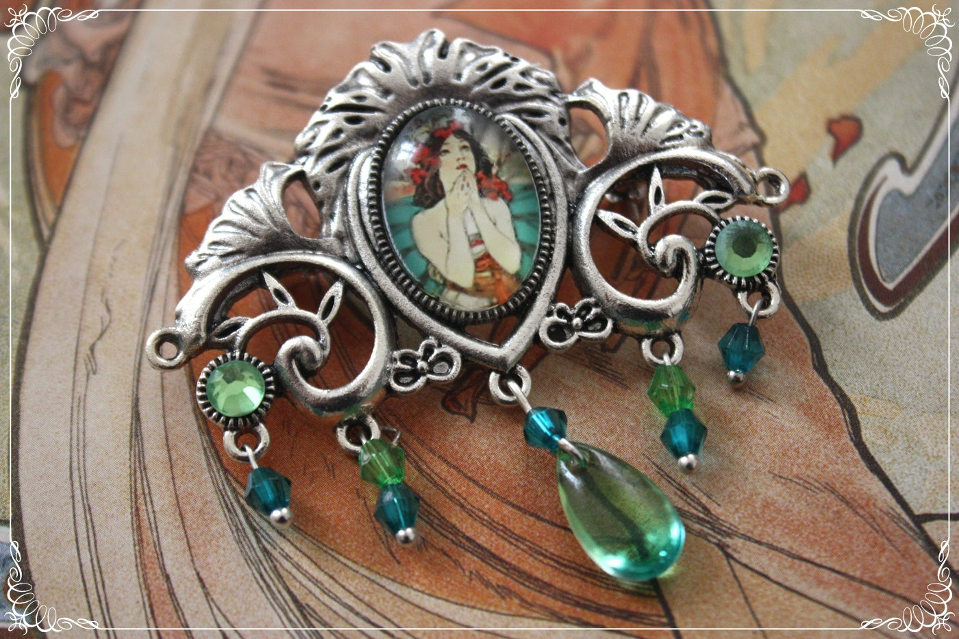 Broches "Mucha gouttes et strass - Art Nouveau"