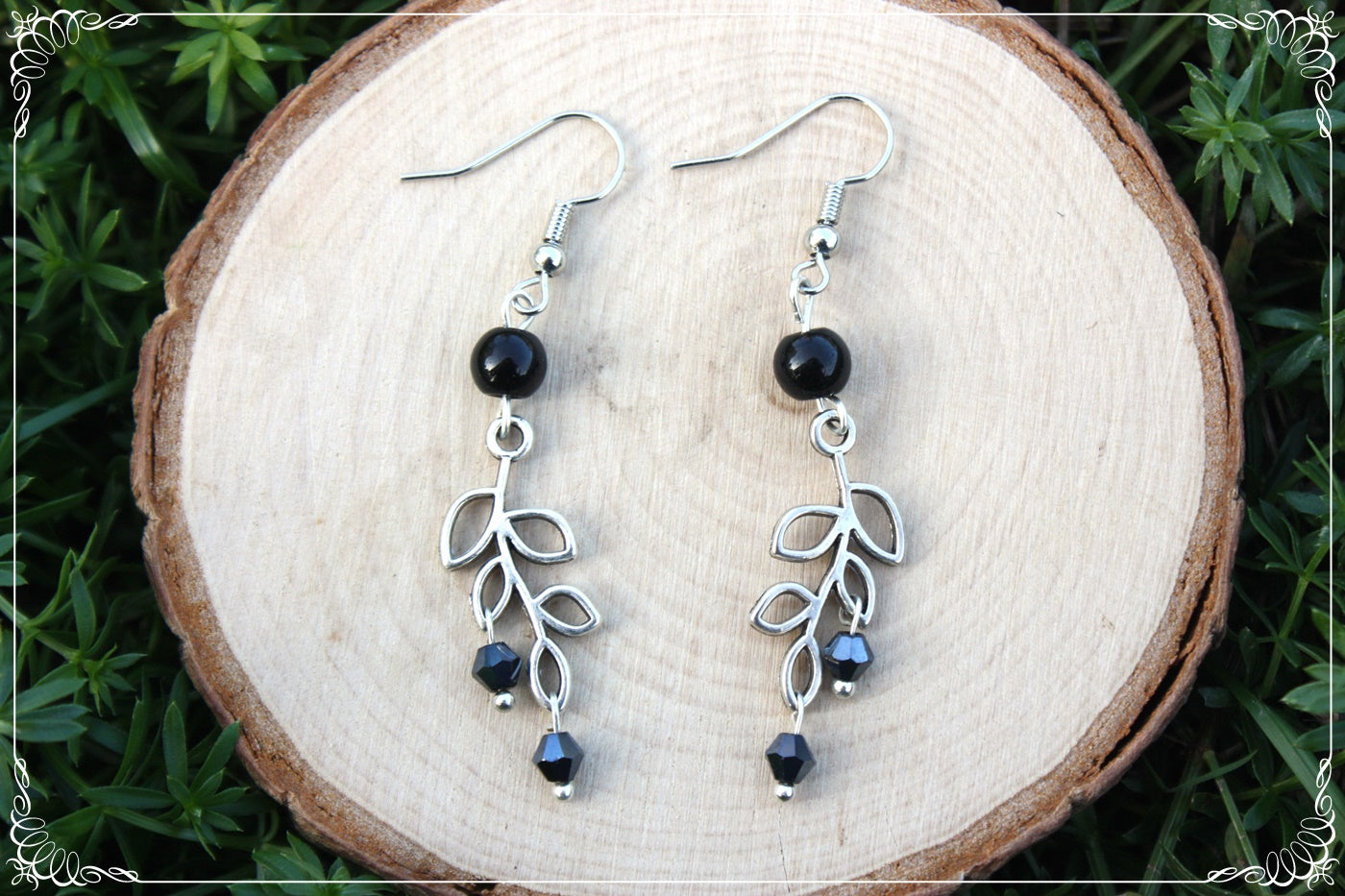 Boucles d'oreilles pendantes "Petites feuilles de lauriers argentées et perles"