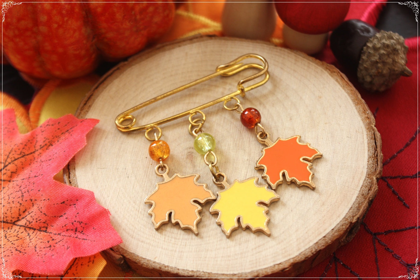 Epingles - Broches Automne feuilles érables citrouille écureuil pomme de pin gland pumpkin spice latte