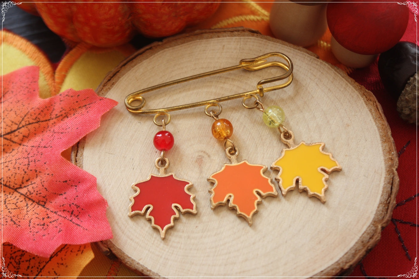 Epingles - Broches Automne feuilles érables citrouille écureuil pomme de pin gland pumpkin spice latte