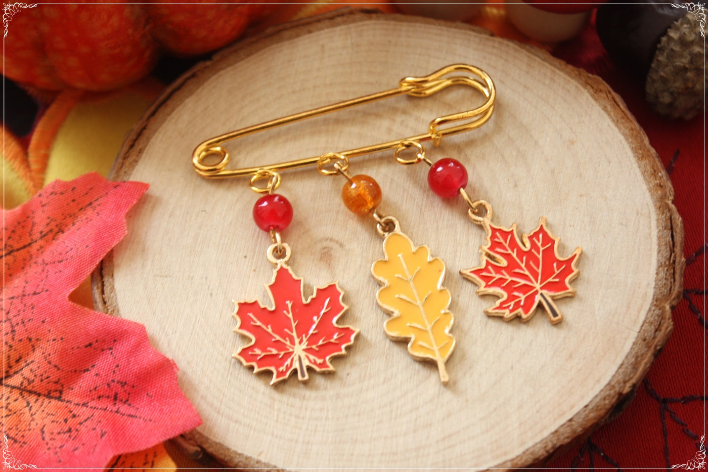 Epingles - Broches Automne feuilles érables citrouille écureuil pomme de pin gland pumpkin spice latte
