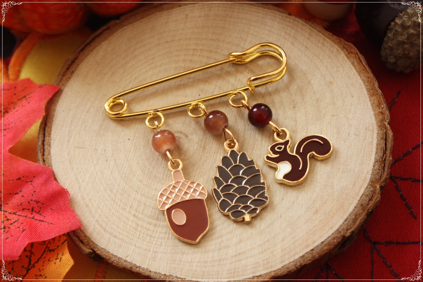 Epingles - Broches Automne feuilles érables citrouille écureuil pomme de pin gland pumpkin spice latte