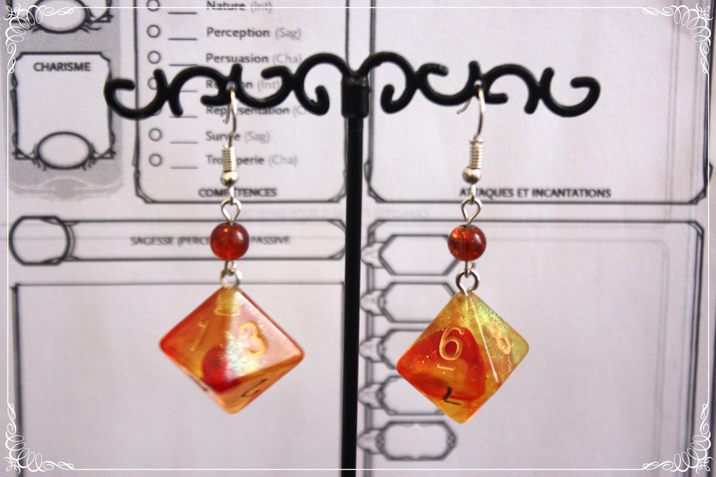 Boucles d'oreilles "Dés JDR - Blanc - Noir - Jaune - Orange "